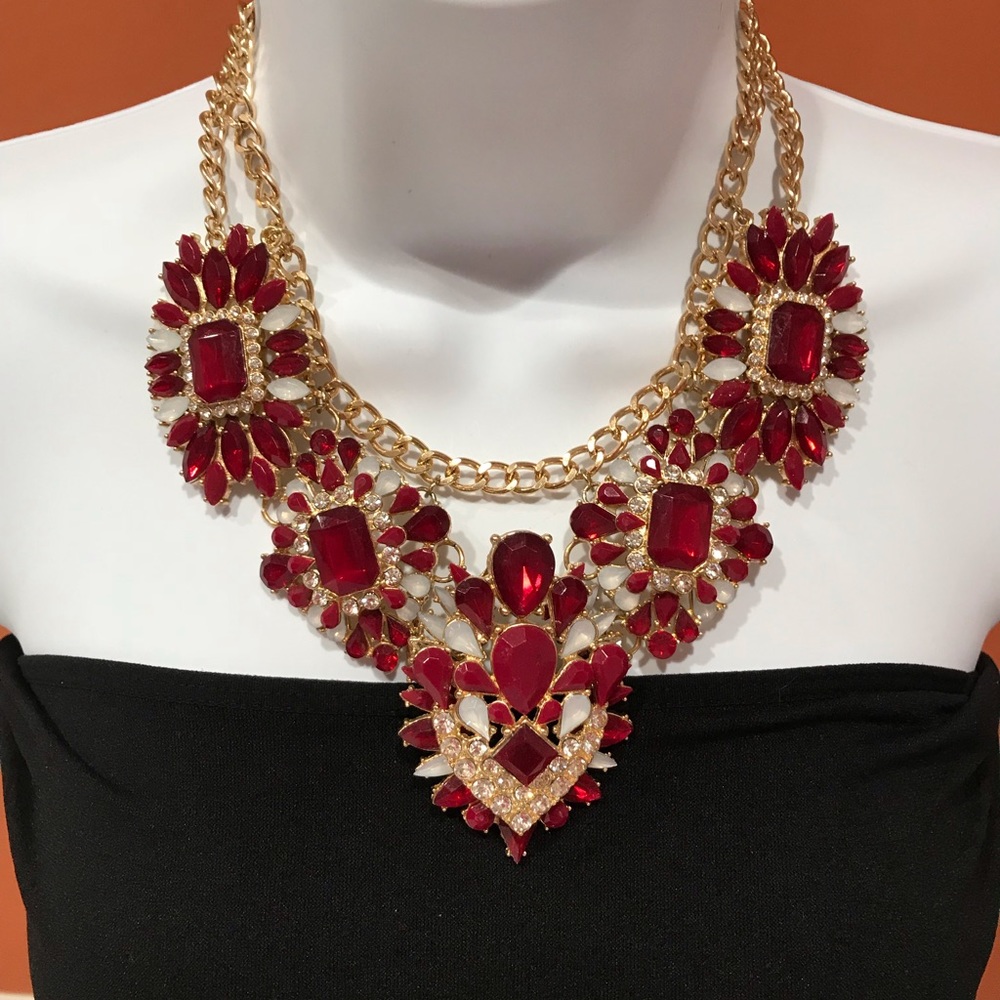 🍏🍏 Beautiful Statement Neckless in Gold/Red/White